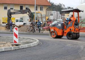 ASFALTIRANJE KROŽIŠČA ŽAJFNICA 07 FOTO LJUBO VUKELIČ
